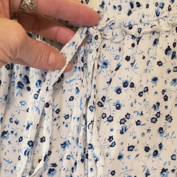 Love You Bunches White Blue Floral Ruffle Shorts Size Medium - Picture 8 of 11